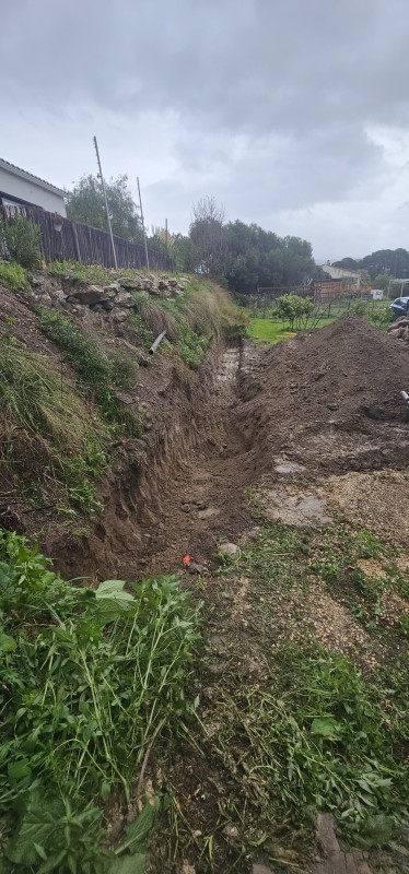 Reconstruction d un mur en pierres sèche sur La Cadiere d Azur