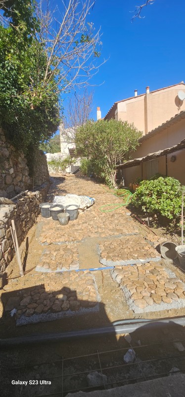 création d une calade en pierres naturelle d Ollioules à Ramatuelle