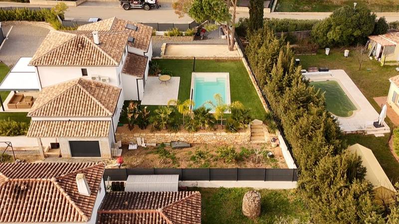 Aprés la création du jardin avec des murets en pierres sèches