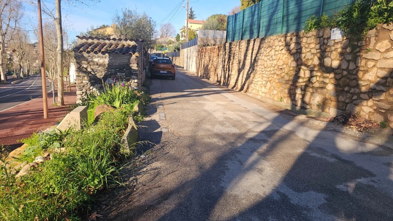 reconstruction d un mur en pierres sèches à Ollioules 