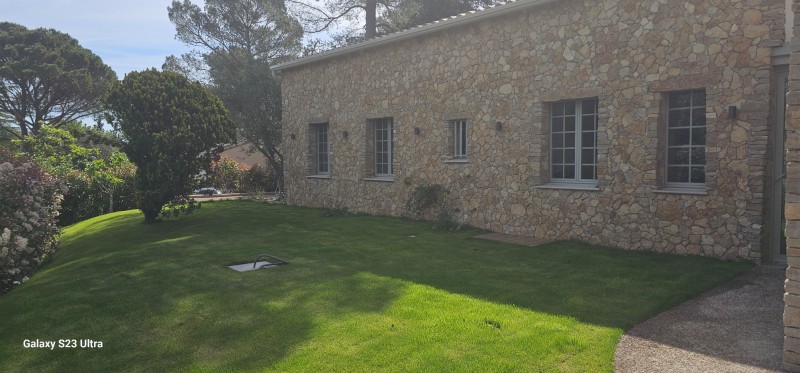 parement en pierres naturelles de La Cadière à Saint-Raphel