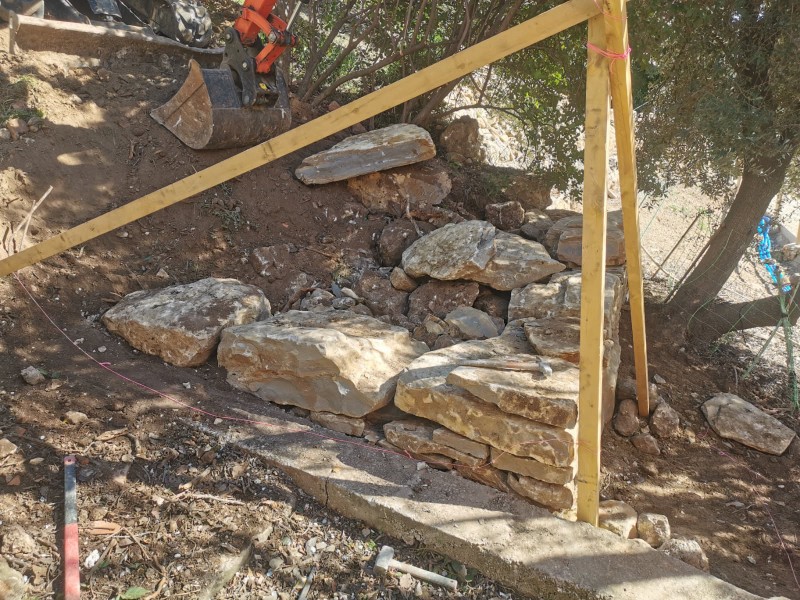 création d un mur en pierres sèches sur Ollioules
