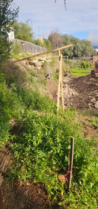 Chantier en cour, reconstruction murets en pierres sèches sur La Cadièred'Azur