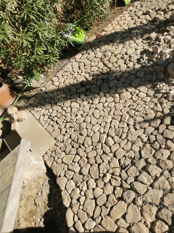 Méthode ancestrale adaptés pour la reconstruction d'une calade à Ramatuelle 