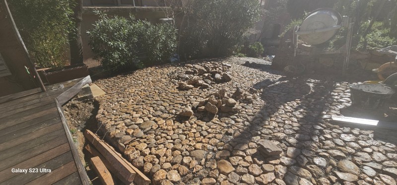 création d une calade en pierres naturelle d Ollioules à Ramatuelle