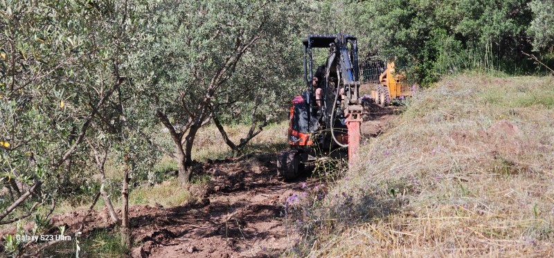 Reconstruction murets en pierres sèches de restanques au jardin des Olivier de la Mairie d'Ollioules