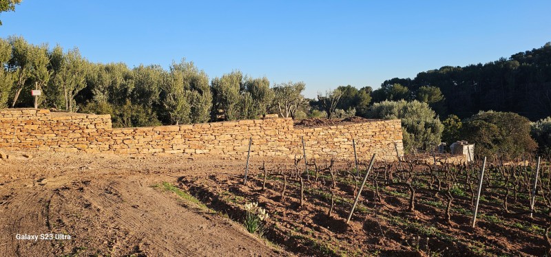 création murs en pierres sèches sur Ollioules dans le Var