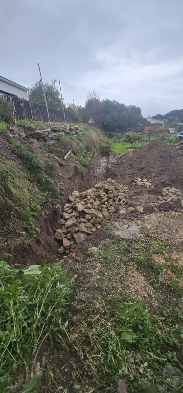 Reconstruction d un mur en pierres sèche sur La Cadiere d Azur
