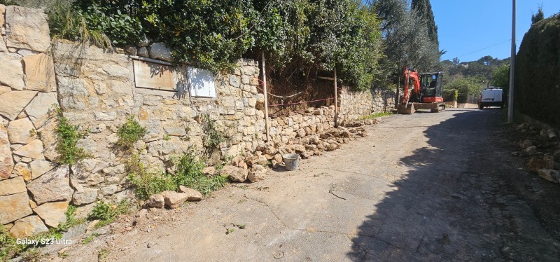 reconstruction de murets en pierres sèches à Mouans sartoux dans les Alpes Maritime