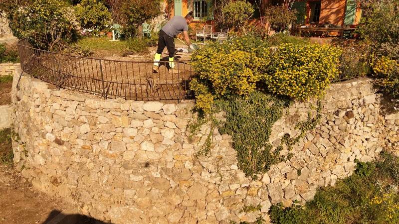 reconstruction d un muret en pierres sèches à Ollioules