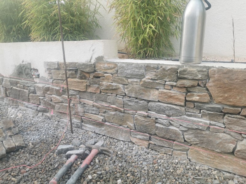 plaques de pierres de parement dans le Var 