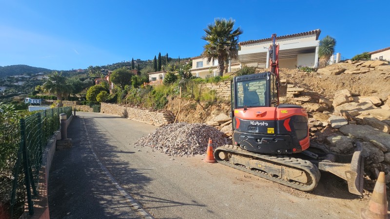 chantier de création murets en création de murets en pierres sèches à La Londes 