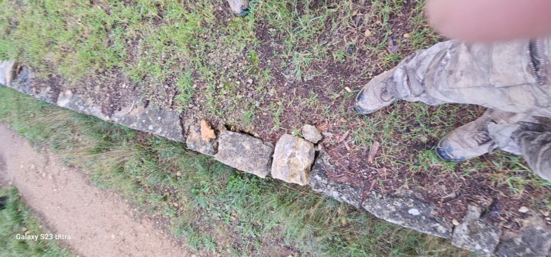 reconstruction des murs en pierres sèches sur le parc de la villa Marguerite à Ollioules