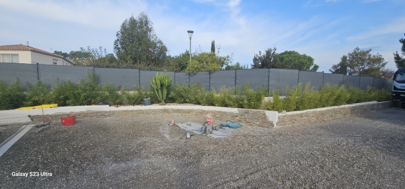 pierres de pareme,nt prés de Toulon sur la Commune de la Crau