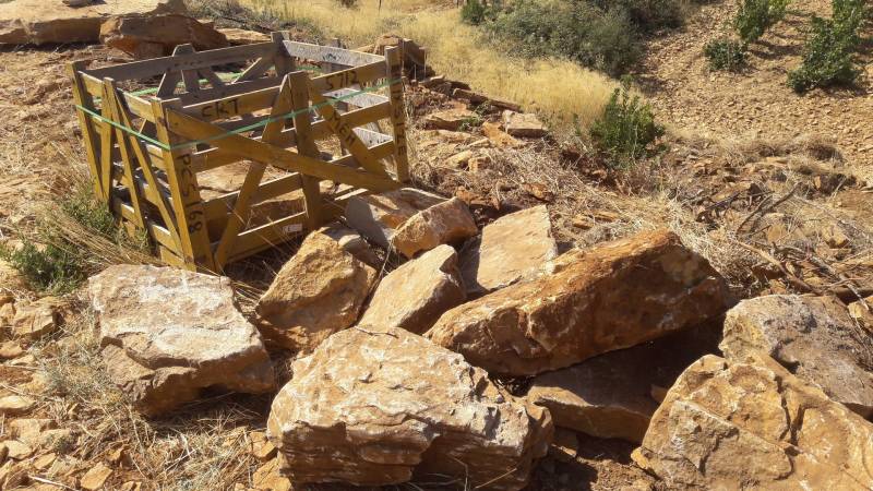 vente de grosses pierres de Provence pour la decoration de votre jardin dans le var prés d'ollioules